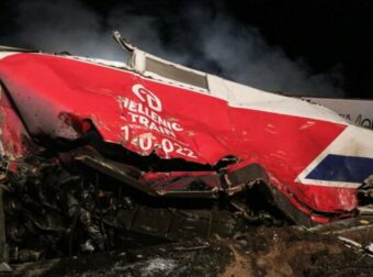 Οργισμένη επιστολή συγγενών θυμάτων των Τεμπών – Απομακρύντε άμεσα τα πρόσωπα που εμπλέκονται στην τραγωδία