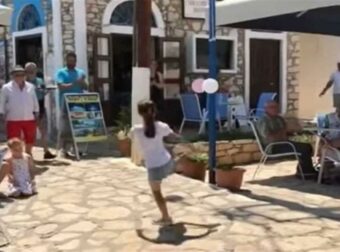 8χρονο κοριτσάκι χορεύει το πιο μάγκικο ζεϊμπέκικο στο Καστελόριζο και συγκινεί (video)