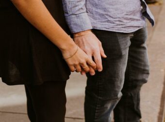 Ο υποψήφιος νονός κλέφτηκε με την κουμπάρα έναν μήνα πριν τη βάπτιση!