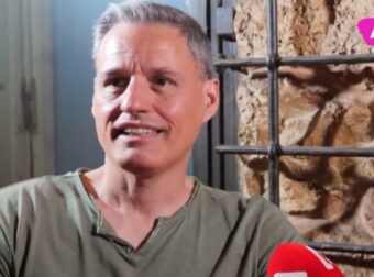 Γρηγόρης Πετράκος για Eurovision: «Είναι κλόουν και βγαίνουν παρδαλοί! Δεν μπορώ άντρες να τραγουδάνε γυναικεία»