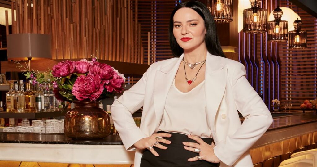 First Dates – Κοκάλωσε η Ζενεβιέβ Μαζαρί με το «κοπλιμέντο»: «Είσαι η πιο κυριλέ εξηντάρα»