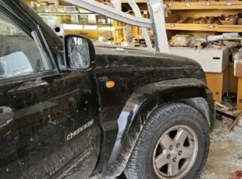 ΕΚΤΑΚΤΟ – Τραγωδία: Τζιπ «μπούκαρε» σε φούρνο και παρέσυρε πελάτες – Ένας νεκρός και ένας σοβαρά τραυματίας