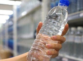 Αν διαβάσεις αυτό δεν θα ξαναπάρεις πλαστικό μπουκαλάκι με νερό ποτέ στην ζωή σου – Δες γιατί