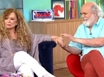 Ελένη Δήμου – Άκης Γκολφίδης: Πώς ξεκίνησαν 39 χρόνια αγάπης: «Επειδή ήμουν κοντούλα…»
