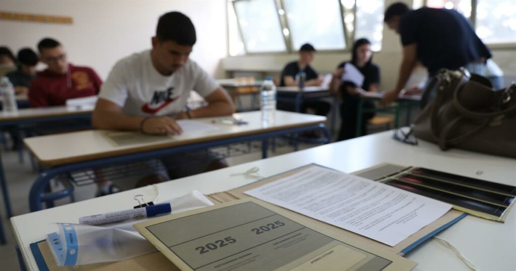 Πανελλαδικές 2025: 1/2 έγραψε κάτω από τη βάση σε Μαθηματικά, Φυσική, Ιστορία και Αρχαία