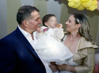 Πύρρος Δήμας: Ηχηρή απουσία από την βάφτιση της κόρης του με πολλά ερωτηματικά