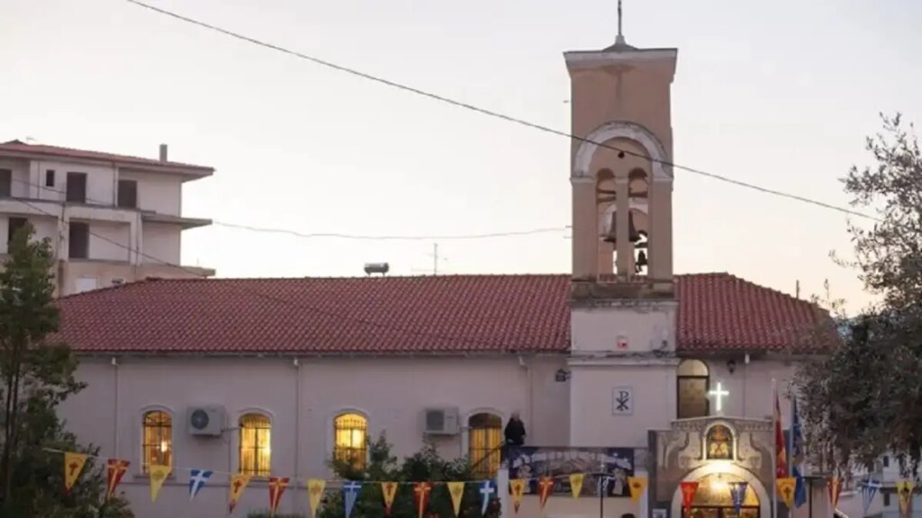 Άνδρας μπούκαρε σε εκκλησία βρίζοντας γιατί τον ξύπνησαν οι καμπάνες
