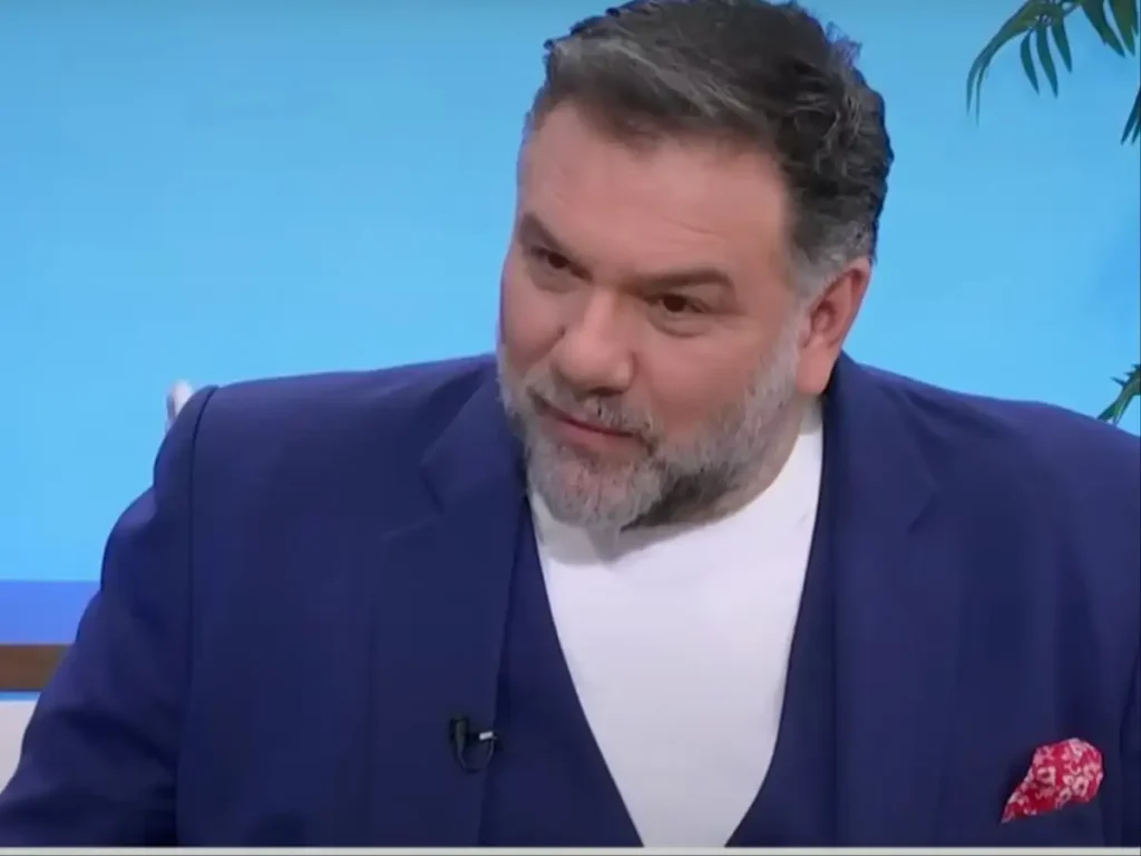 Γρηγόρης Αρναούτογλου – Η εξομολόγηση για την προεφηβεία του γιου του: «Φωνάζει στα καλά καθούμενα – Ξεκινάει την επανάστασή του»