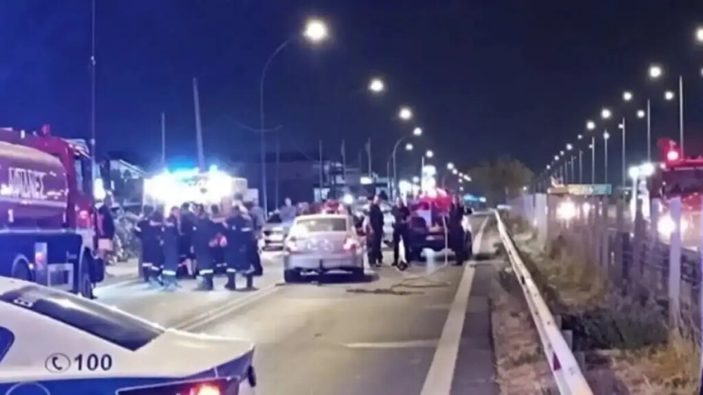 Εθελόντρια της Πυροσβεστικής παρασύρθηκε από αυτοκίνητο την ώρα κατάσβεσης φωτιάς στην Αθηνών – Λαμίας