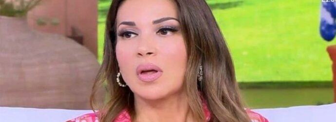 Δύσκολες ώρες για την Ελένη Χατζίδου: Η φωτογραφία της μέσα από το νοσοκομείο και η κατάσταση της υγείας της
