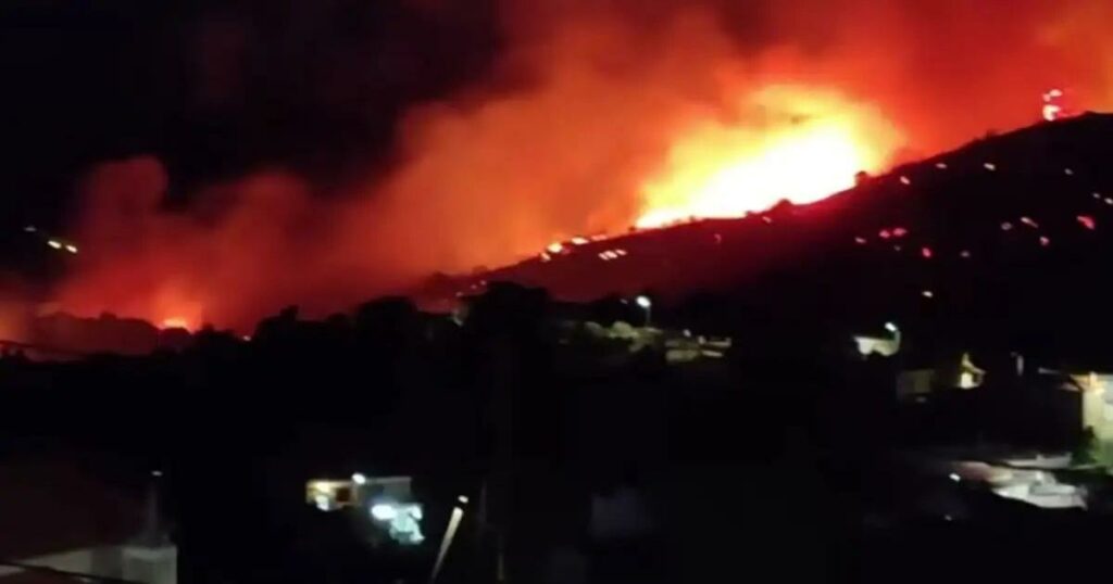 Πύρινη κόλαση στη Νότια Εύβοια: Εκκενώνονται οικισμοί – Ανεξέλεγκτο το μέτωπο στα Μεσοχώρια###