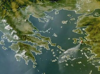 Μεγάλη μάχη με τις φωτιές: Ο καπνός «σκεπάζει» τον ουρανό – Δορυφορικές εικόνες αποτυπώνουν την καταστροφή###