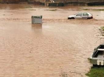 ΣΟΚ – «Πνίγηκε» πασίγνωστη πόλη της Ελλάδας: Κλείσανε σχολεία, απεγκλωβισμοί μαθητών, έσπασαν σιδηροδρομική γραμμή για να μην βουλιάξει οικισμός