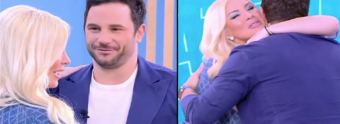 Το είχε κρύψει πίσω από το μαξιλάρι: «Άφωνη» στον αέρα η Καινούργιου με το δώρο που την πήγε ο Ευθύμης Ζησάκης – Δεν το περίμενε!