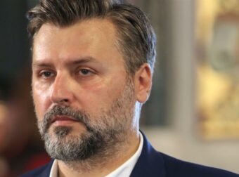 Γιάννης Καλλιάνος: «Χθες κόντεψα να πνιγώ έξω από το σπίτι μου» – Γνωστή του η 56χρονη που έχασε τη ζωή της στην κακοκαιρία