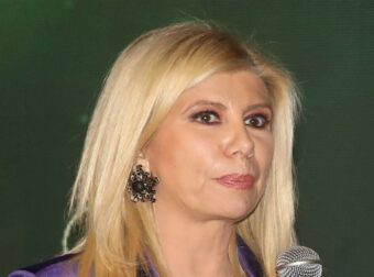 Ζήνα Κουτσελίνη: «Έχω αφαιρέσει στήθος γιατί ήταν πιο μπαμπάτσικο, πρώτα με κοιτούσαν εκεί και μετά στα μάτια»