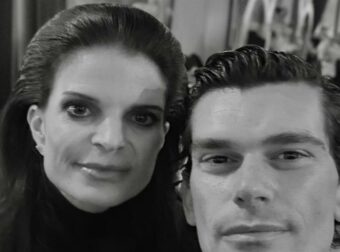 Αθηνά Ωνάση: Με πιο σκούρο μαλλί και άκρως χαμογελαστή – Νέα σπάνια εμφάνιση (Φωτογραφίες)