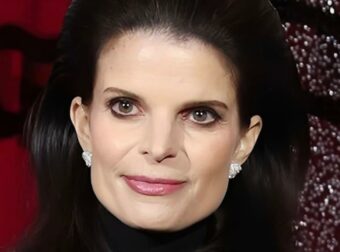 Αγνώριστη η Αθηνά Ωνάση με τεpάστια μακριά χέρια – Που εμφανίστηκε