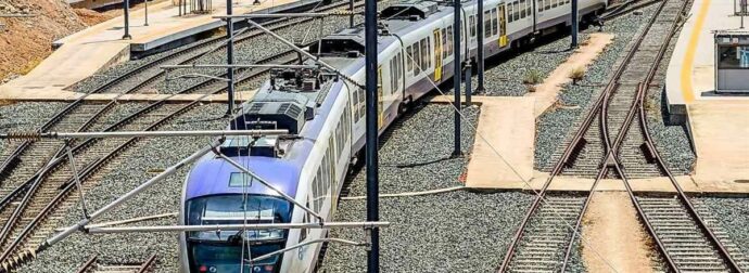 Ιερά Οδός: Αμερικάνος μπασκετμπολίστας μπήκε με το αμάξι στις γραμμές του τρένου – Οδηγούσε μεθυσμένος για 300 μέτρα