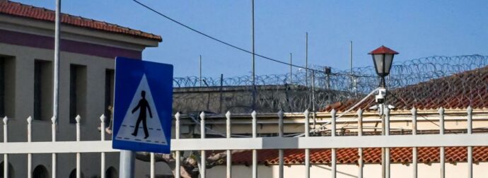 ΜΕΓΑΛΗ ΑΝΑΤΡΟΠΗ ΣΤΟ ΕΓΚΛΗΜΑ ΠΟΥ ΕΓΙΝΕ ΜΕΣΑ ΣΤΙΣ ΦΥΛΑΚΕΣ ΔΟΜΟΚΟΥ – ΣΥΝΕΛΗΦΘΗ Ο ΑΡΧΙΦΥΛΑΚΑΣ – ΠΡΟΣΧΕΔΙΑΣΜΕΝΟ ΤΟ ΕΓΚΛΗΜΑ