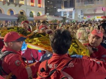 ΕΚΤΑΚΤΟ: Συναγερμός ΤΩΡΑ στο καρναβάλι της Πάτρας – Γέμισε ο τόπος ασθενοφόρα και γιατροί – Τους μεταφέρουν στο νοσοκομείο###