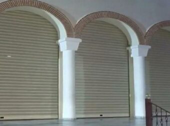 Σε απελπισία οι ιερείς: Έβαλαν ρολά σε εκκλησία στον Κορυδαλλό λόγω κλοπών