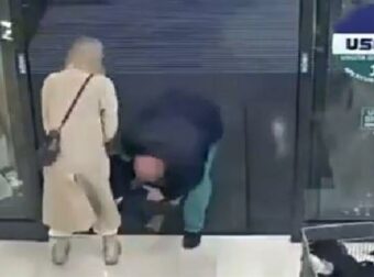 Μετανάστης άρπαξε κοριτσάκι μέσα από τα χέρια της μαμάς του σε σούπερ μάρκετ – Δείτε βίντεο