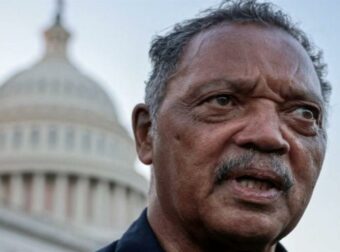 Πέθανε ο Τζέσε Τζάκσον: Ποιος ήταν ο ακτιβιστής που στάθηκε δίπλα στον Μάρτιν Λούθερ Κινγκ – Ο αγώνας για τα δικαιώματα