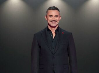 Γιώργος Καπουτζίδης: To Reunion του «Παρά Πέντε», η «συγγώμη» στις Λεσβίες και το περιβόητο ΙΚΤΟΛΑ