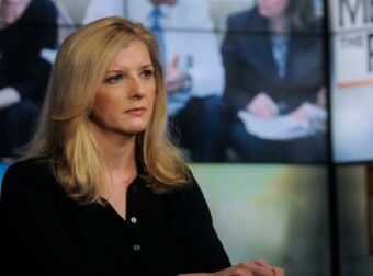 Κάθριν Ρούμλερ: Η κρυφή ζωή της ανώτατης νομικής συμβούλου της Goldman Sachs που παραιτήθηκε – Αποκαλούσε τον Έπσταϊν «θείο Τζέφρι»