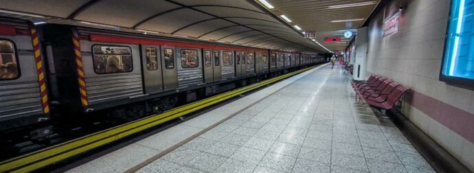 Τραγωδία στο Μετρό Συντάγματος: Νεκρή γυναίκα, έπεσε στις ράγες την ώρα που περνούσε συρμός