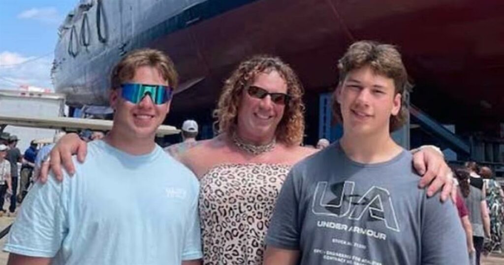 Φρίκη στις ΗΠΑ: Ο τρανς πατέρας σκότωσε γυναίκα και γιο την ώρα που το μικρότερο παιδί τους έπαιζε χόκεϊ