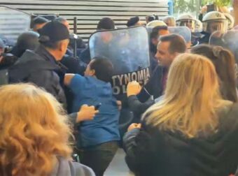 Επεισόδια σε Νοσοκομείο: «Έξω, έξω» φώναζαν οι διαμαρτυρόμενοι νοσηλευτές στον Άδωνι Γεωργιάδη – «Κινδύνευσε η σωματική μου ακεραιότητα», λέει ο υπουργός