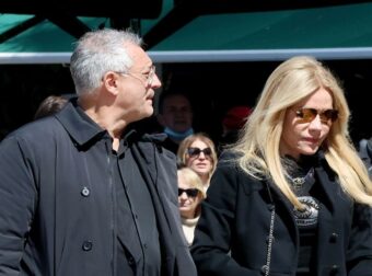 Χαμός στην Μητρόπολη Αθηνών με την εμφάνιση της Μαριάννας Λάτση – Εμφανίστηκε έτσι στην κηδεία της Μαρινέλλας και όλοι σχολίασαν το ίδιο