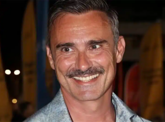 Παντρεύτηκε τον σύντροφό του ο Γιώργος Καπουτζίδης – Η βέρα που «άναψε φωτιές»