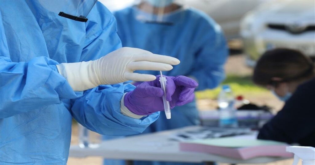 Εμβόλια COVID: Λύθηκε το μυστήριο των θρομβώσεων που μπορεί να προκαλέσουν – Τι αποκάλυψε νέα μεγάλη έρευνα