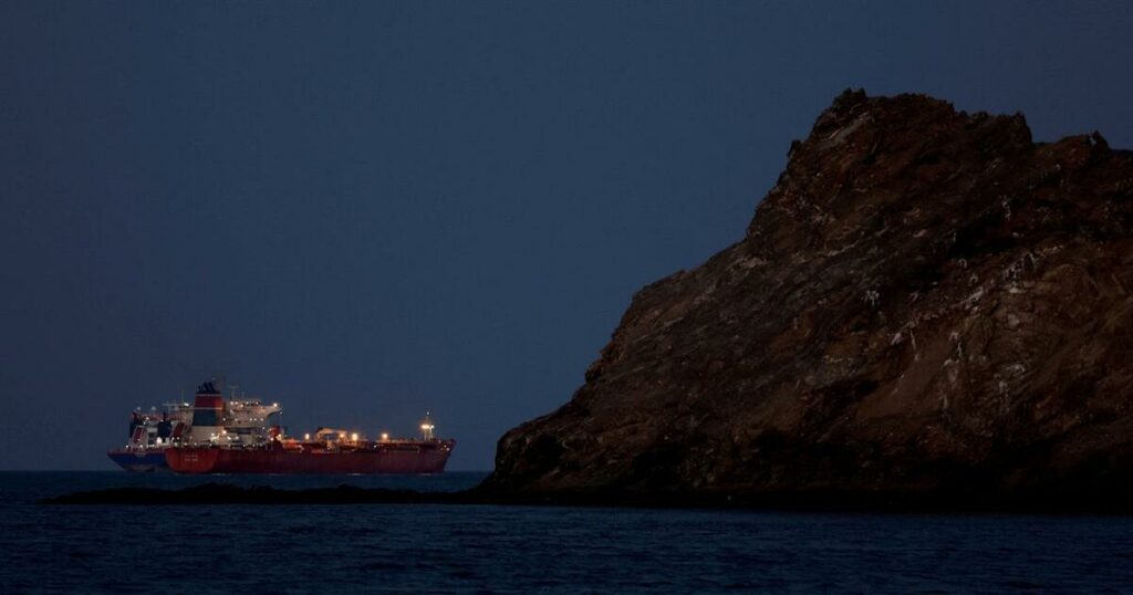 Ελληνόκτητο πλοίο έσπασε το «μπλόκο» στα Στενά του Ορμούζ – Το πρώτο πλοίο που περνά από τις 2 Μαρτίου