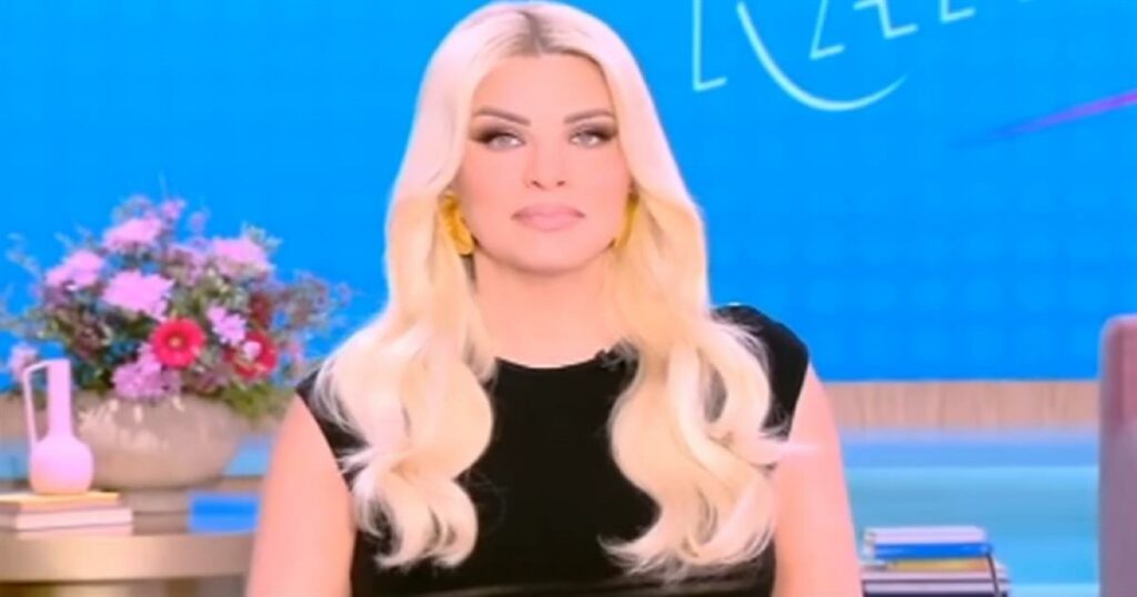 Κατερίνα Καινούργιου: Με μαύρα ρούχα στην τελευταία της εκπομπή στο Super Κατερίνα – Τι είπε