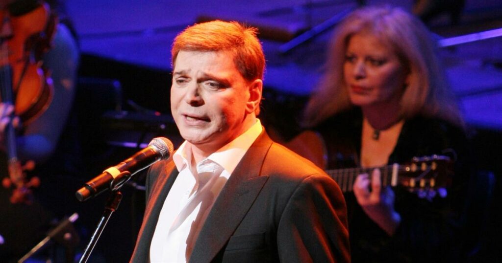 Πέθανε ο Γιώργος Μαρίνος###