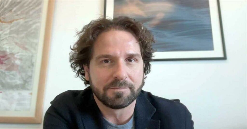 Ποιος είναι ο Νίκος Κοσματόπουλος που «πλακώθηκε» στον αέρα με τον Ευαγγελάτο;