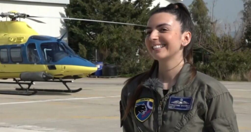 «Ο ουρανός δεν ανήκει σε κανένα φύλο» λέει η πιλότος της Πολεμικής Αεροπορίας, Ευαγγελία Καφαντόγια – Κριεμπάρδη