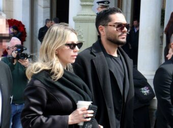 Κηδεία Μαρινέλλας: Ο Μάστορας χέρι – χέρι με την Καληφώνη στο τελευταίο «αντίο» (Φωτογραφίες)