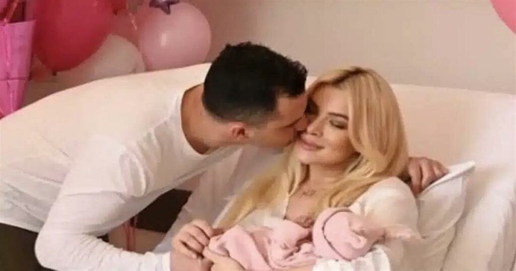 Κατερίνα Καινούργιου: Ο Παναγιώτης Κουτσουμπής ανέβασε φωτογραφία της μικρής κορούλας τους