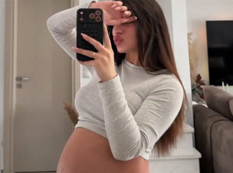 Η Μαριαλένα Ρουμελιώτη ποζάρει σε προχωρημένη εγκυμοσύνη και αποκαλύπτει πόσων εβδομάδων είναι