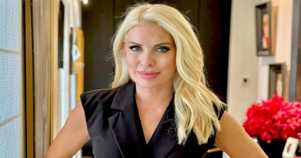 Το πιο… καθαρό πεντικιούρ που έχεις δει ποτέ: Η Μενεγάκη έβαλε τα πρώτα πέδιλα για φέτος το καλοκαίρι και όλες ζήλεψαν το χρώμα στα νύχια της