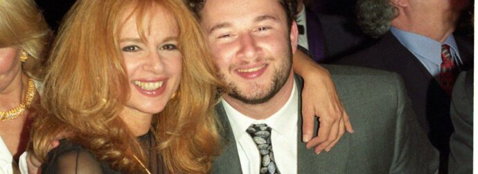 Σφαγή στο σόι της Αλίκης Βουγιουκλάκη – Ο γιος της απειλεί να κινηθεί νομικά!