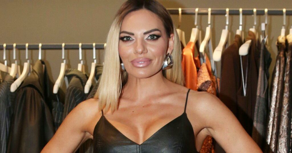 Ιωάννα Μαλέσκου: Με νέο look και «καρφιά» στο πλατό του OPEN – «Ό,τι δεν λύνεται κόβεται, αγάπη»