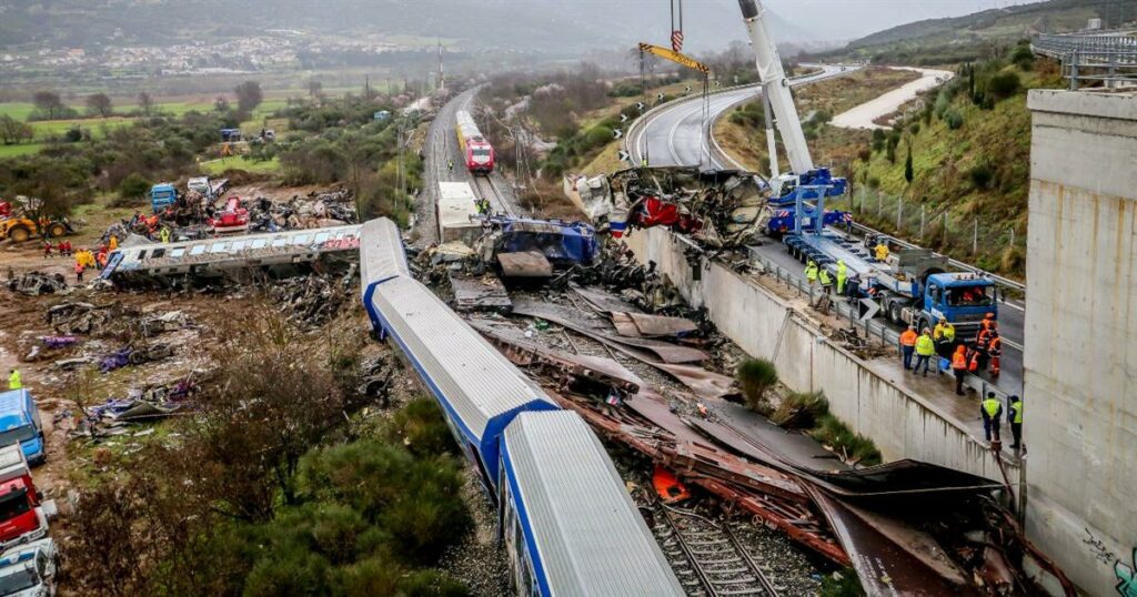 Τέμπη: Πυρπόλησαν το αυτοκίνητο του καθηγητή Καρώνη – Ποιοι ανέλαβαν την ευθύνη
