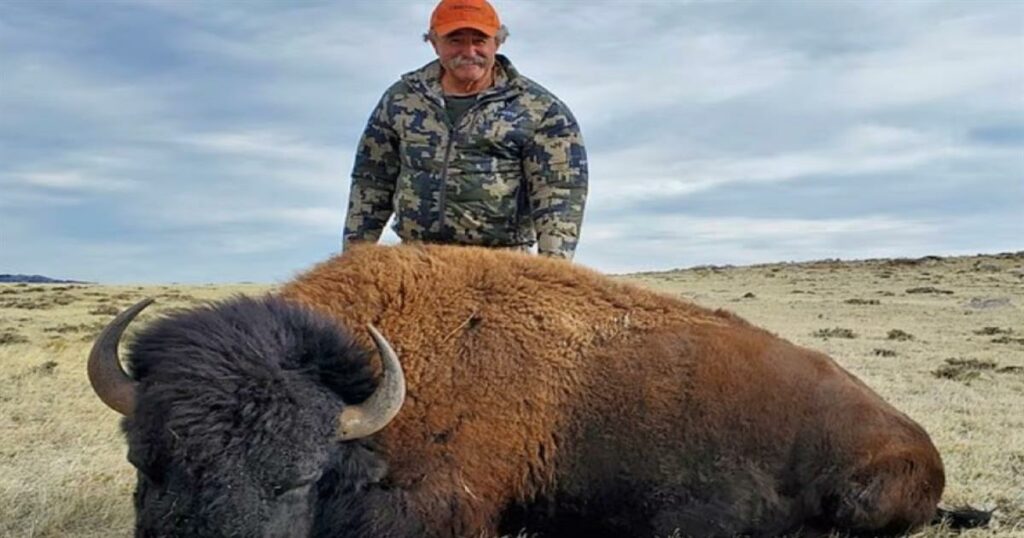 Εκατομμυριούχος κυνηγός ποδοπατήθηκε από 5 ελέφαντες σε σαφάρι στην Αφρική