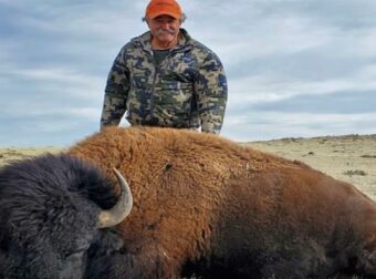 Εκατομμυριούχος κυνηγός ποδοπατήθηκε από 5 ελέφαντες σε σαφάρι στην Αφρική